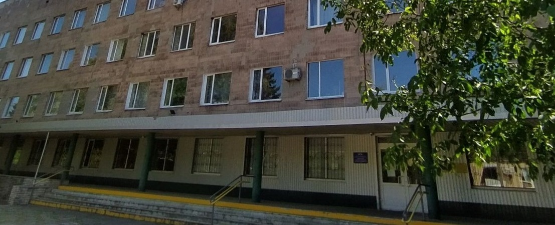 Будівля поліклініки в Лозовій