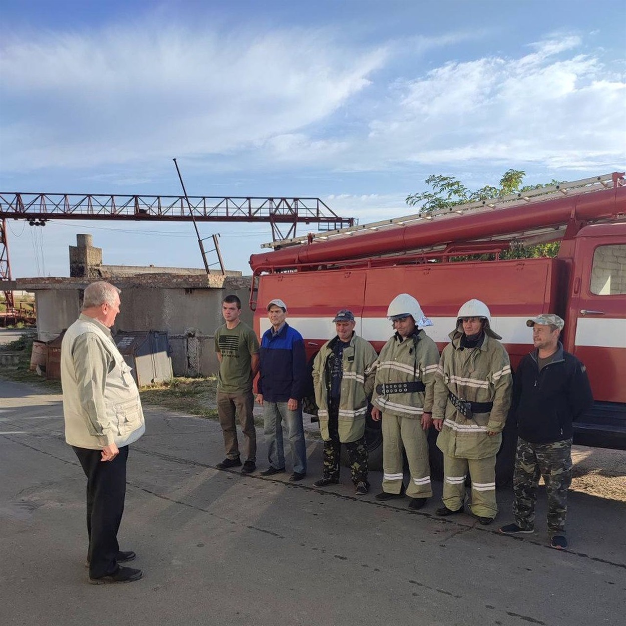 У Лозівському районі палало на залізниці. Ситуацію “приборкували” вогнеборці і 46 залізничників, 19.09.2023
