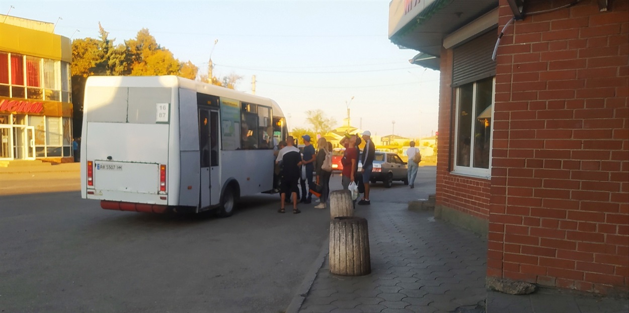 У Лозовій від 23 вересня шосуботи їздитиме маршрутка на центральний цвинтар, 22.09.2023