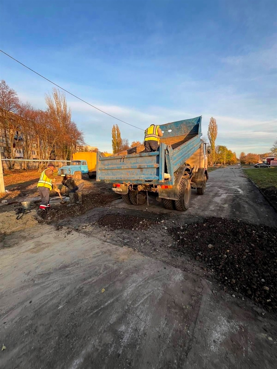 У Лозовій завершують ліквідовувати наслідки обвалу каналізаційного колектора, 30.10.2023