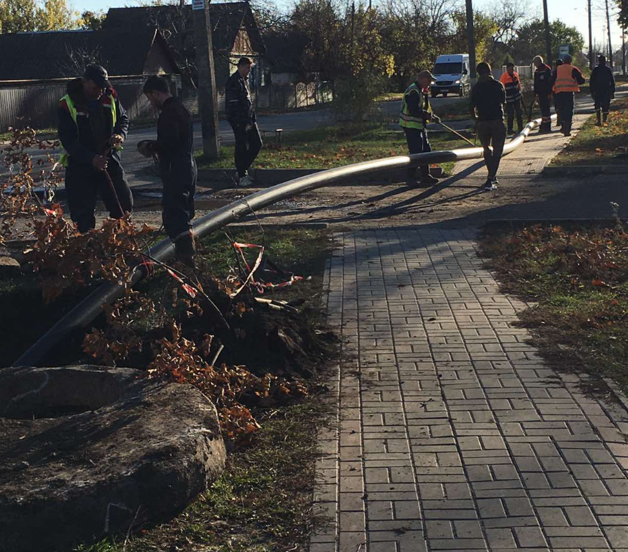 У Лозовій в жовтні змонтовано 584 метри поліетиленового трубопроводу різного діаметру, 01.11.2023