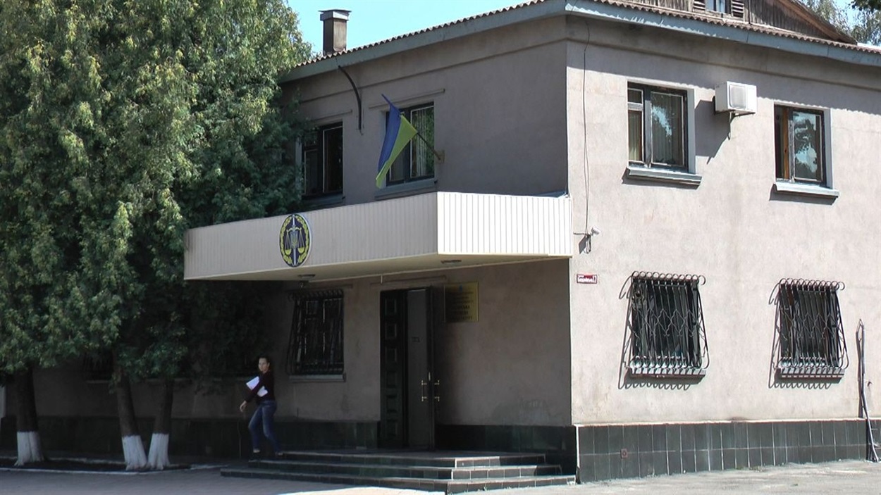 Шахрай з Лозової "продав" для потреб ЗСУ неіснуючі автомобілі на майже 1,2 млн грн., 17.11.2023