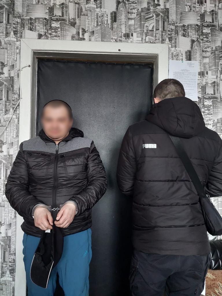 Повідомлено про підозру 37-річному чоловіку за крадіжку мобільного телефона у знайомого, 27.03.2024