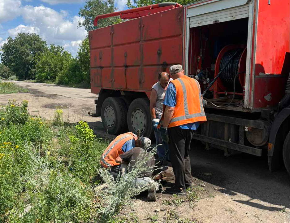 У Лозовій протягом місяця встановлено 28 засувок різного діаметру на воднопровідній мережі, 01.07.2024