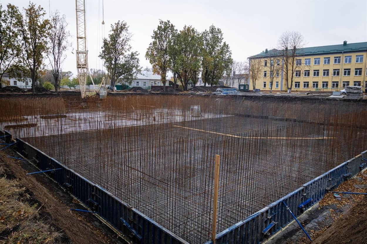 У Лозовій будують укриття в ліцеї, де можуть сховатися 500 учнів і вчителів, 26.11.2024